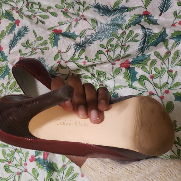 SALE!!😍🤩 Calvin Klein Shimmering Ruby Red Wooden Heels - Picture 7 of 10